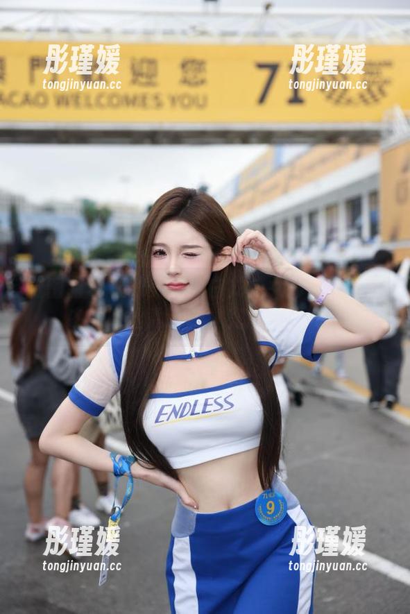 微密圈 - 极致美感：白龙猫女高清写真集中的肉丝秀禾服，充满艺术气息