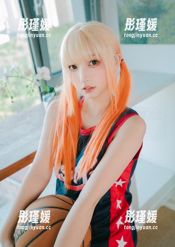 观看神乐坂真冬的制服魅力，重磅推出全新写真作品合集