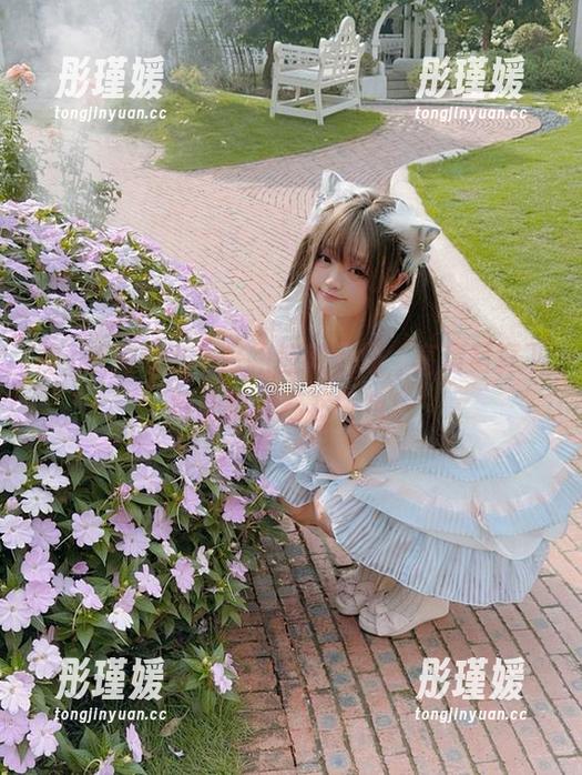 神沢永莉毛衣牛仔裙惊艳登场，高清写真下载让黑丝黯然失色！