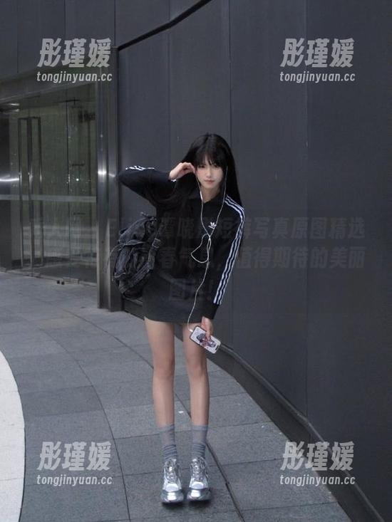 秀人网 - Elise谭晓彤短裤写真原图精选，感受特有的青春气息，值得期待的美丽图片！