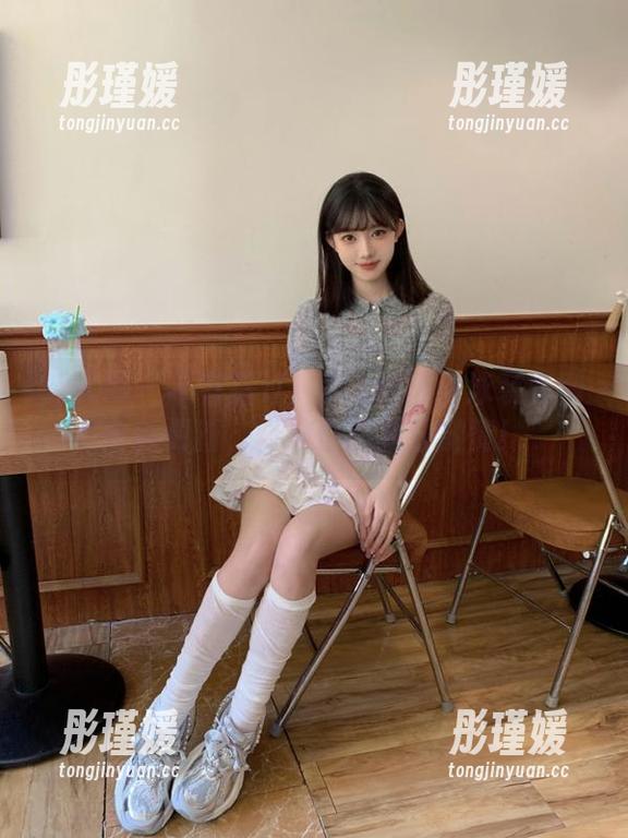 秀人网 - 不容错过！Sissi诗诗泳装套图全新更新，释放你的夏日激情！