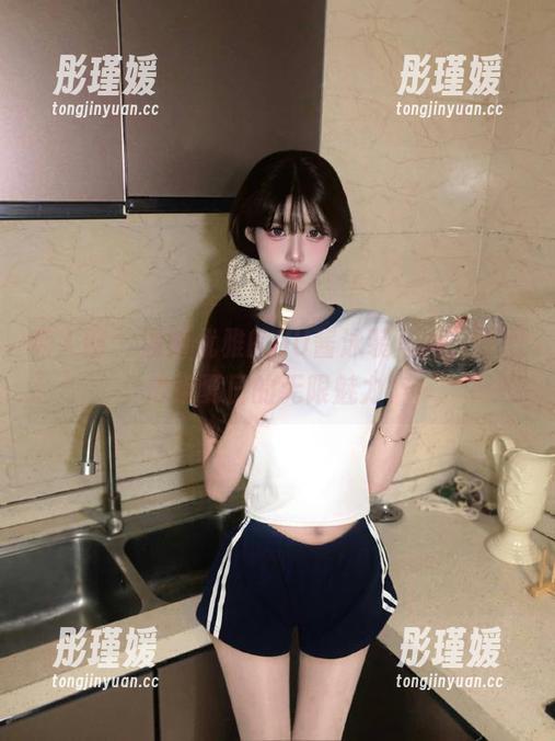 秀人网 - 清新优雅的UU酱泳装写真，原图传递夏日的无限魅力！