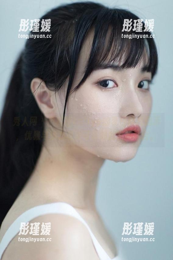 秀人网 - 严利娅Yuliya的夏日照片揭示，优雅与活力原来可以如此完美融合。