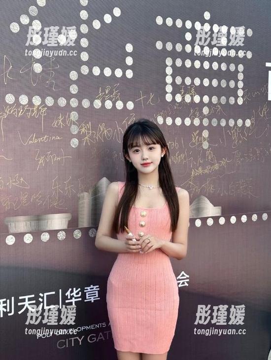秀人网 - 分享丹妮Danny黑色风格的迷人写真，完美捕捉她的优雅瞬间