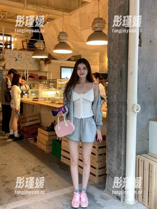 秀人网 - 网盘独家发布：九千柒柒新人模特作品，让你一览无遗的魅力！