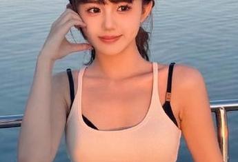 秀人网 – “优酱秘书”在线写真作品，捕捉那些温暖瞬间，让每一个爱好者都能找到自我的一份甜美！
