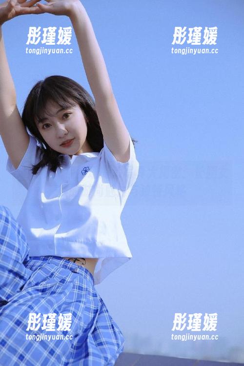 秀人网 - 初梦瑶高清写真大揭密：长腿女神的时尚魅力与独特风格