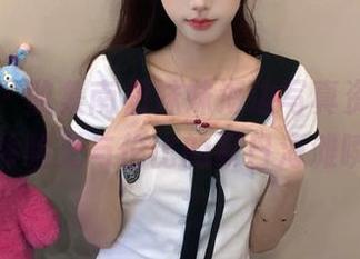 秀人网 – 收集南初妹妹海边写真资源，带你体验无与伦比的夏日海滩瞬间