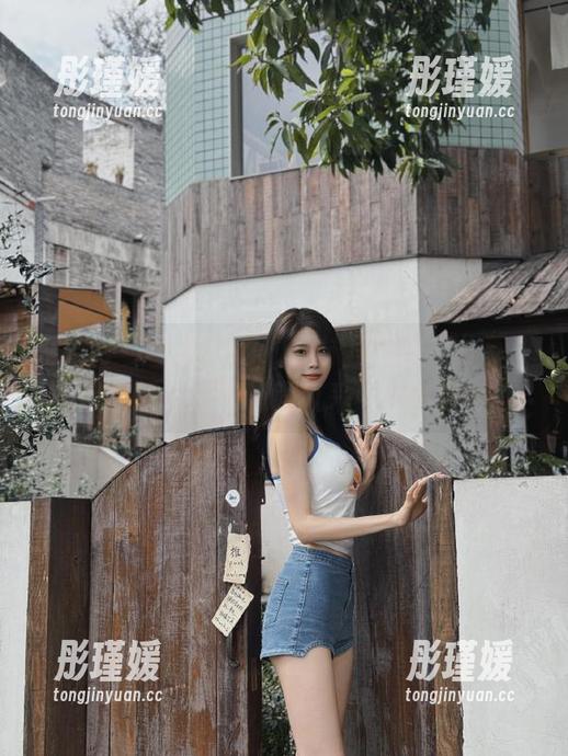 秀人网 - 可乐Vicky丝袜写真图集分享：带你领略她的时尚风采与独特风格
