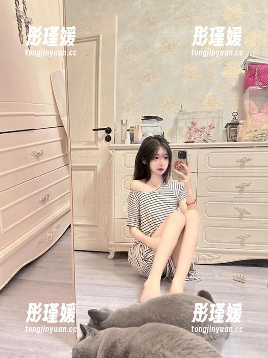 秀人网 - 周慕汐baby美足特辑：万千风情的图包与心动合集
