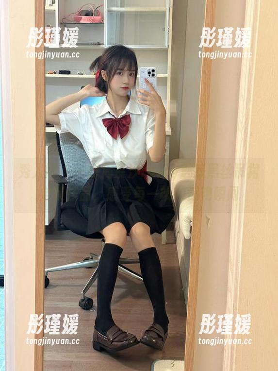 秀人网 - 一探周慕汐fairy魅惑黑丝吊裙全集作品，感受每一帧的惊艳瞬间