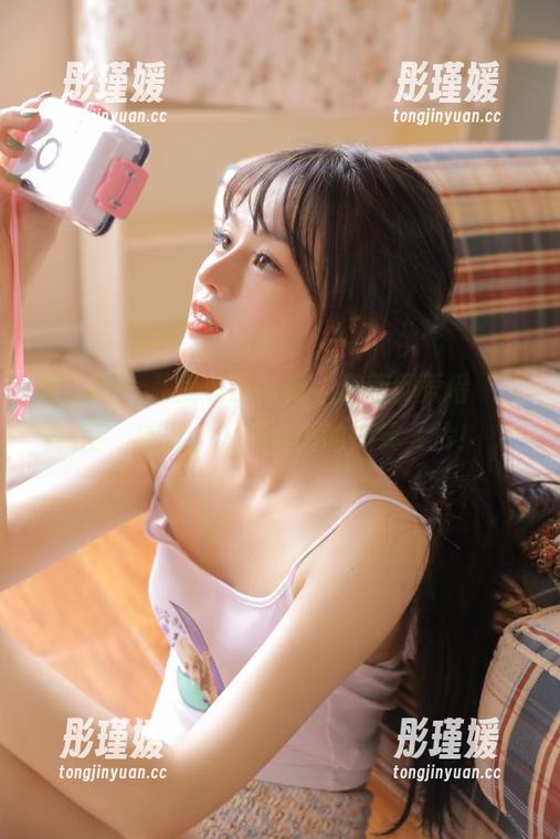 秀人网 - 私房美图特辑，唐翩翩凭借‘天使’外表，上演自嘲的搞笑大片！