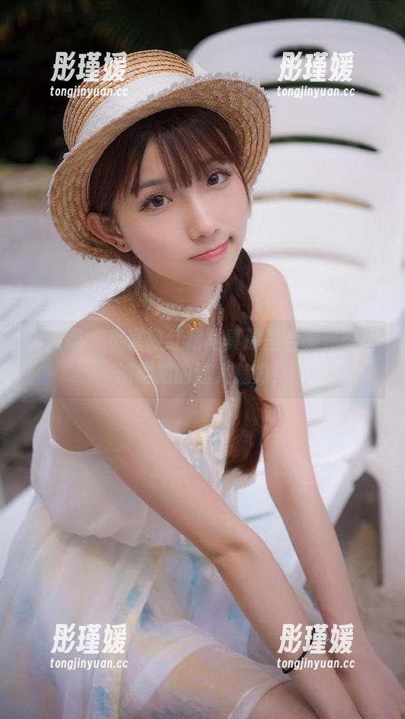 秀人网 - 小嘉敏红裙写真原图合集，瞬间捕捉她的迷人魅力！