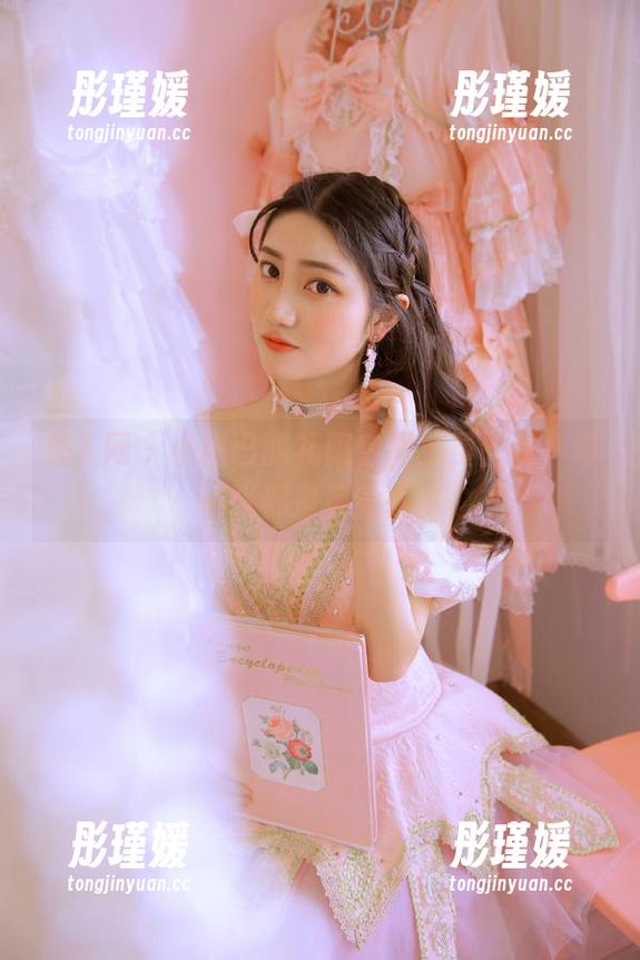 秀人网 - 小热巴的礼服套图免费上线，每一张都是视觉盛宴