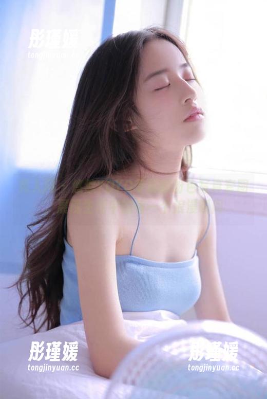 秀人网 - 悠悠YOYO专属的粉色写真套图，展现生活中的每一个浪漫瞬间