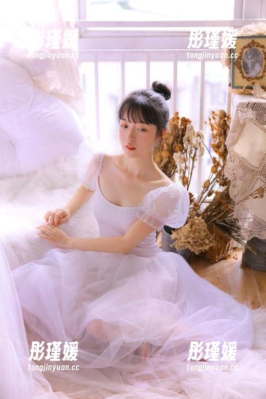 秀人网 - 戴允祺zoe眼镜写真：感受光影交错的美丽图库瞬间！