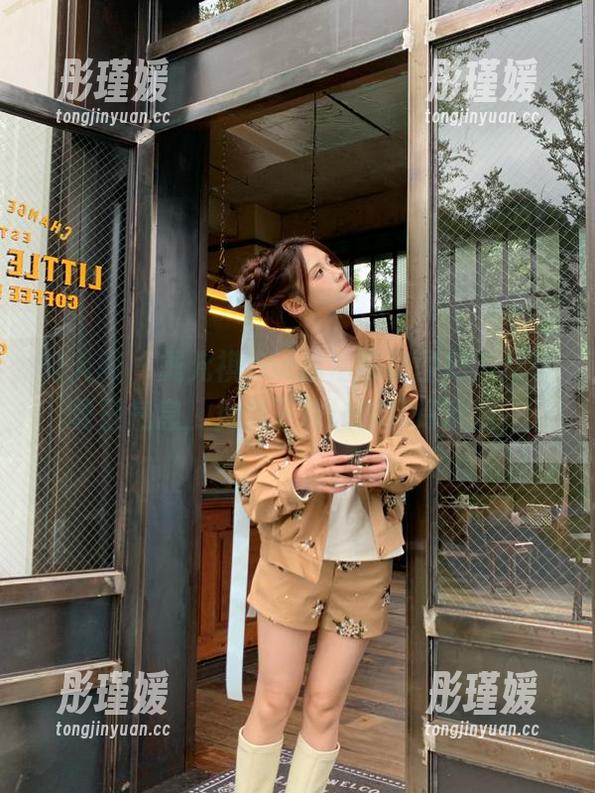 秀人网 - 戴允祺zoe泳池写真图册，尽享夏日气息，免费下载让你尽情欣赏！