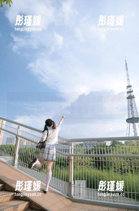 秀人网 - 与抖娘利世一起观看她最新的居家写真，感受温暖与美好！