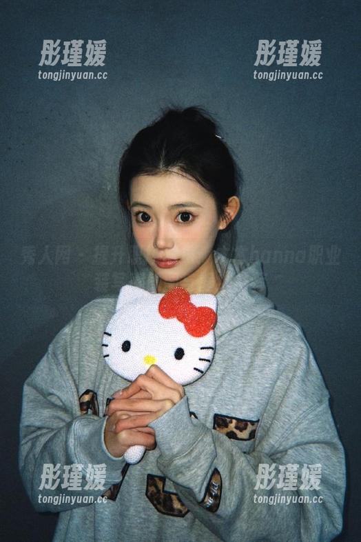 秀人网 - 提升职场形象：木木hanna职业装写真原图与壁纸推荐