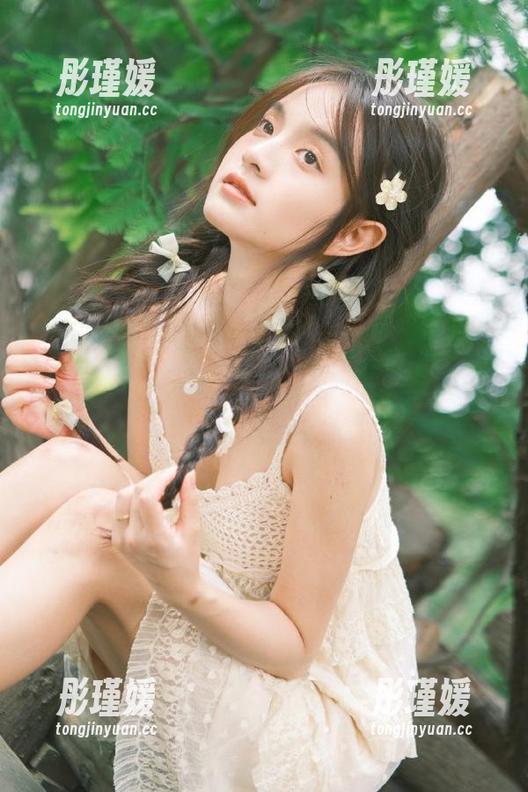 秀人网 - 杏子Yada户外写真作品集：精选展现阳光与大自然的完美结合