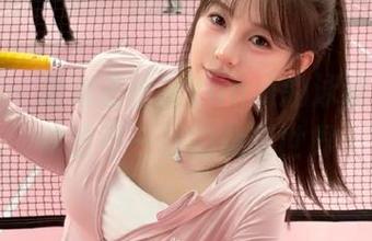 秀人网 – 走进王馨瑶Yanni的泳装写真，体验不一样的美图世界