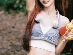 秀人网 – 探索最新王馨瑶yanni美足图包，敢于挑战传统审美，展现独特个性的美丽足迹！