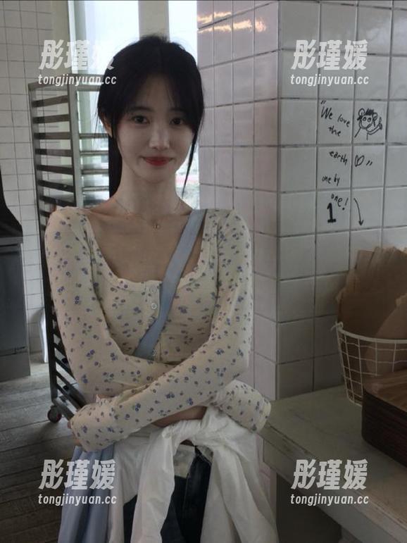 秀人网 - 一览无余，瑞瑞ruirui女孩高清图册带你领略别样的艺术视角与风情
