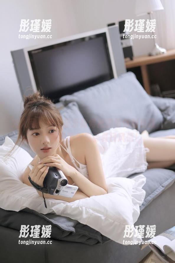 秀人网 - 看白乐乐如何把透明做到极致，全套图包带你感受夏日风情！