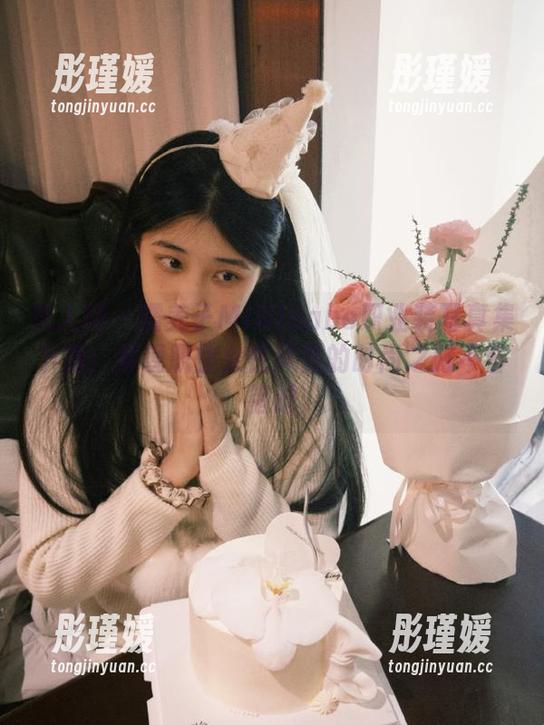 秀人网 - 糯美子MINIbabe职业装写真集下载：展现职业女性风范的时尚之旅不容错过