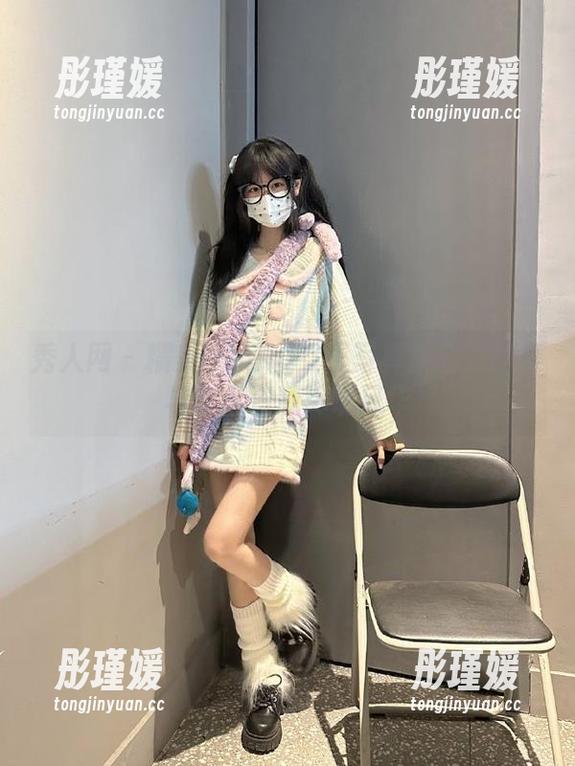 秀人网 - 糯美子mini女王写真系列：图集与丰富资源尽现风华