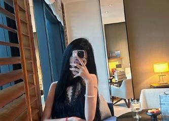 秀人网 – 美七Mia比基尼写真合集：观看她在沙滩上的优雅与自信之美。