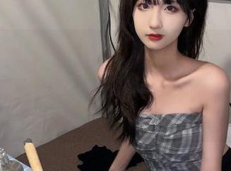 秀人网 – 蒂芬妮色的“萌琪琪Irene”夏天写真图包，瞬间带你穿越至阳光灿烂的海滩度假