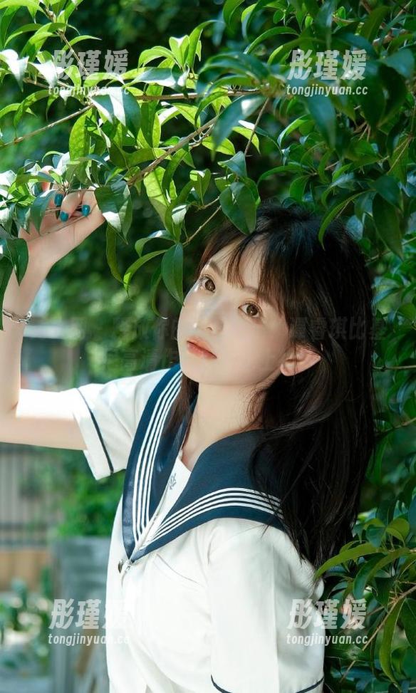 秀人网 - 释放你的夏日热情：谭睿琪比基尼高清作品集欢乐上线！