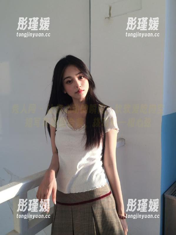 秀人网 - 让你心动的瞬间：软软爱吃肉空姐写真原图合集，拨动每一根心弦
