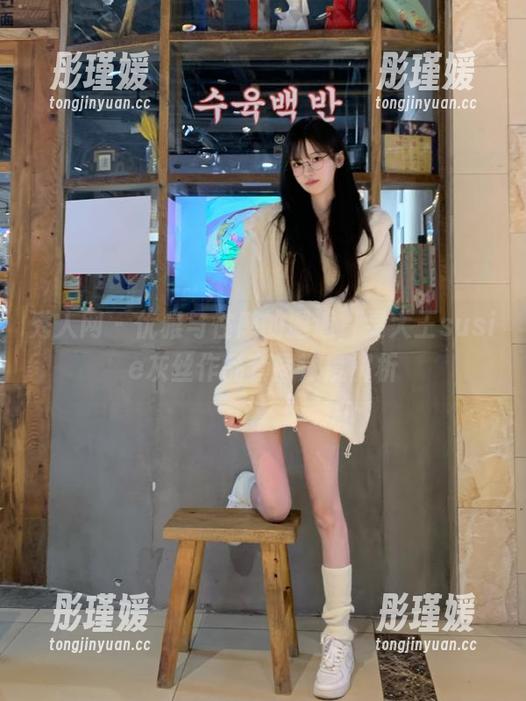 秀人网 - 优雅与性感的邂逅，雯大王susie灰丝作品套图深度解析