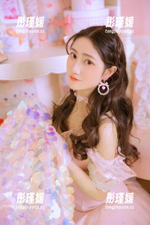 秀人网 - 体验麦田的最新写真，剧情中蕴含的情感让人共鸣