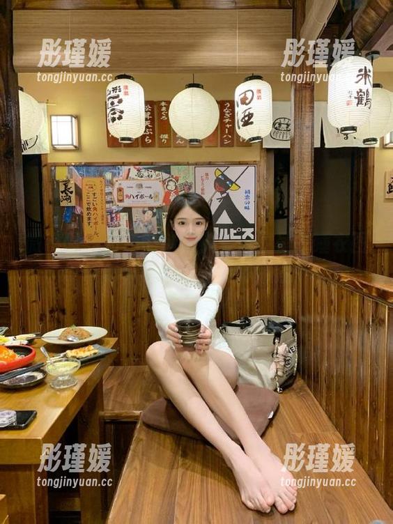 微密圈 - 粉色的猪陈佩奇倾情呈献睡衣图包，快来观看新鲜内容