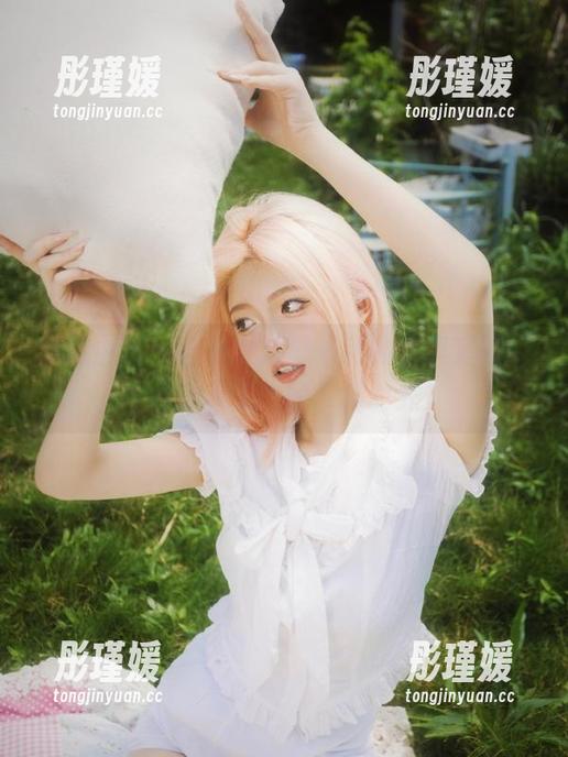 紧急企划 - 心动女孩林书辞的写真套图，与你分享无比的幸福时光！