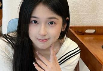 紧急企划 – 观看林书辞时尚套装的图片，探索个性与潮流的完美结合