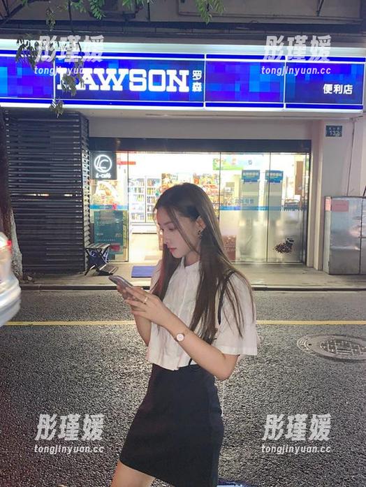 纳丝摄影 - 校园里的杨琪：探索她的写真世界与迷人图片