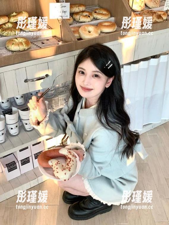 美媛馆 - 最新李七喜黑白艺术分享，探索她作品中的多重情感与内涵