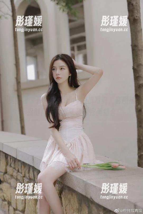 美媛馆 - 薛琪琪sandy短裤写真，套图捕捉时尚与青春气息的完美结合