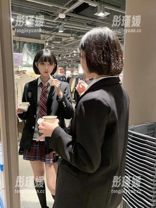 美媛馆 - 原图独家解读黄乐然连体衣写真集中的时尚风尚与灵感