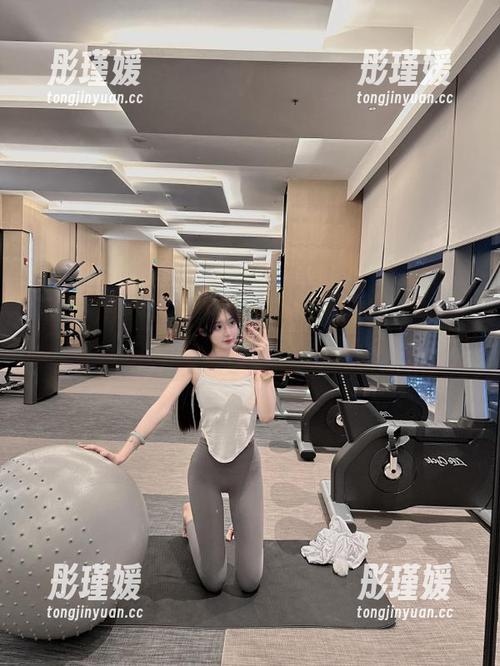 花漾show - 小海臀高清比基尼图集，带你领略最美的夏日风情