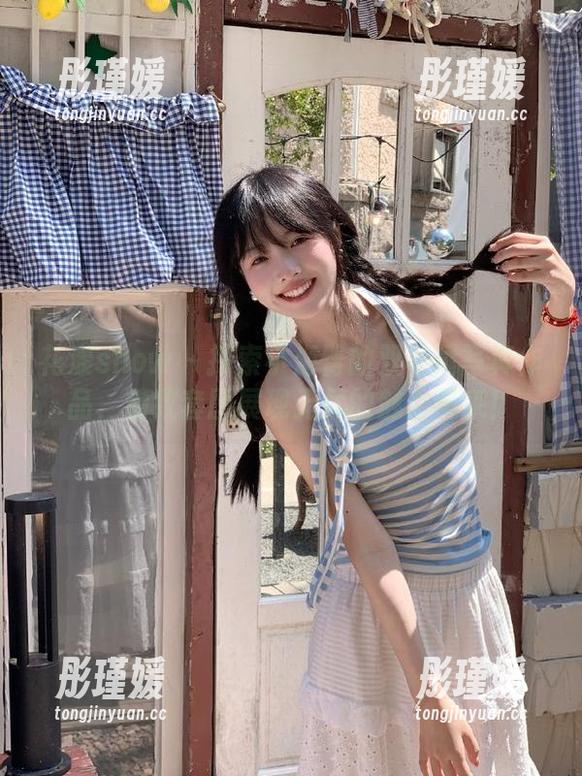 花漾show - 探索小海臀的双马尾写真作品，精致套图展现无尽的魅力风采！