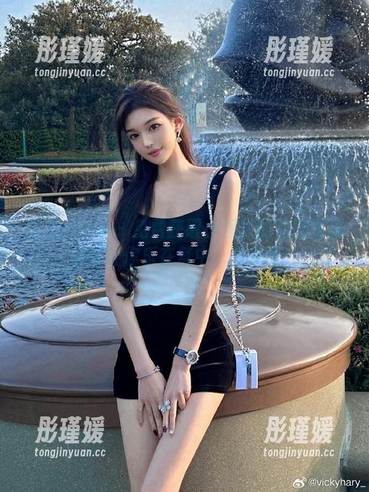 花漾show - 免费获取小海臀的制服写真，保证让你乐在其中，欢笑不止！