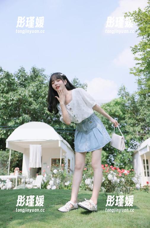 花漾show - 独家发布：小海臀白色写真，网盘下载链接现已上线，速来体验！