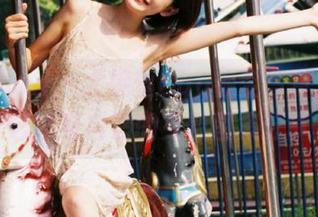 花漾show – 尤妮丝Egg镂空写真：感受艺术与自然的交融图集分享