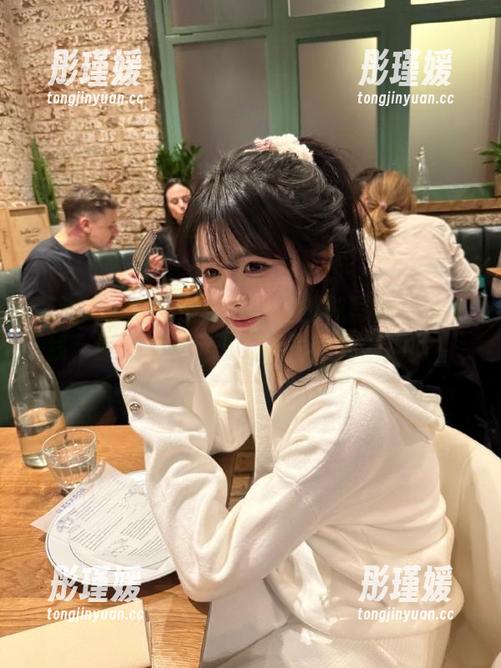 花漾show - 看！方子萱清纯写真集新上线，原图竟有这么多不为人知的瞬间！