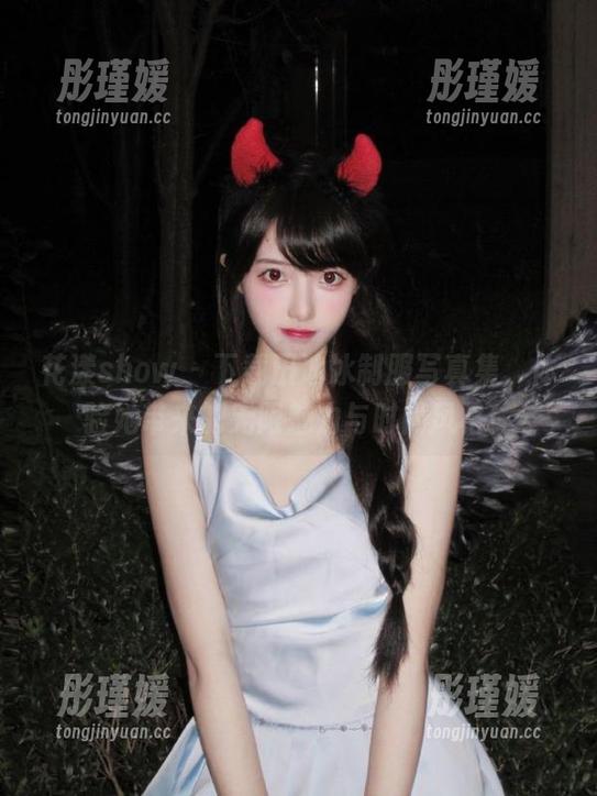 花漾show - 下载田冰冰制服写真集，体验她带来的无限魅力与时尚风格！